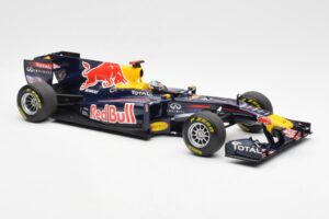 Red Bull Racing Renault RB6 #5 S. Vettel F1 World Champion 2010 Minichamps 1:18 110100005 Metal — zdjęcie 4 z 6