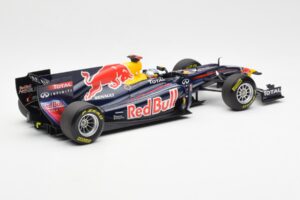 Red Bull Racing Renault RB6 #5 S. Vettel F1 World Champion Showcar 2010 Minichamps 1:18 150100075 Metal — zdjęcie 2 z 6