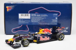 Red Bull Racing Renault RB6 #5 S. Vettel F1 World Champion Showcar 2010 Minichamps 1:18 150100075 Metal — zdjęcie 6 z 6