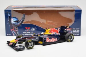 Red Bull Racing Renault RB7 #1 S. Vettel F1 World Champion Showcar 2011 Minichamps 1:18 113110271 Metal — zdjęcie 6 z 6