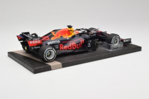 Red Bull RB16B #33 M. Verstappen Dutch GP Winner 2021 Minichamps 1:18 113212533 Metal — zdjęcie 3 z 7