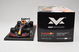 Red Bull RB16B #33 M. Verstappen Dutch GP Winner 2021 Minichamps 1:18 113212533 Metal — zdjęcie 7 z 7