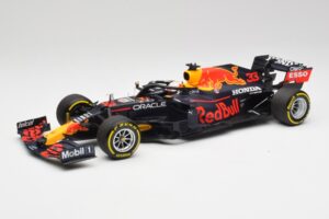 Red Bull RB16B #33 M. Verstappen Emilia Romagna GP Winner Mid Race Tyres 2021 Minichamps 1:18 110210133 Metal
