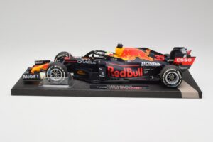 Red Bull RB16B #33 M. Verstappen Styrian & Austrian GP Winner 2021 Minichamps 1:18 113210933 Metal