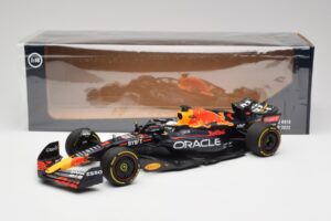 Red Bull RB18 #1 M. Verstappen France GP Winner 2022 Minichamps 1:18 110221201 Metal — zdjęcie 6 z 7