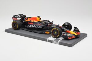 Red Bull RB18 Oracle #1 M. Verstappen Abu Dhabi GP 2022 Winner Minichamps 1:18 113222201 Żywica — zdjęcie 4 z 7