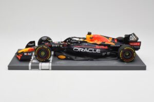 Red Bull RB18 Oracle #1 M. Verstappen Abu Dhabi GP 2022 Winner Minichamps 1:18 113222201 Żywica
