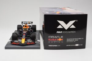 Red Bull RB18 Oracle #1 M. Verstappen Abu Dhabi GP 2022 Winner Minichamps 1:18 113222201 Żywica — zdjęcie 6 z 7