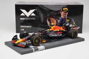 Red Bull RB18 Oracle #1 M. Verstappen Abu Dhabi GP 2022 Winner Minichamps 1:18 113222201 Żywica — zdjęcie 7 z 7