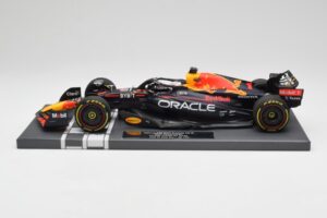 Red Bull RB18 Oracle #1 M. Verstappen US GP 2022 Winner Minichamps 1:18 113221901 Żywica