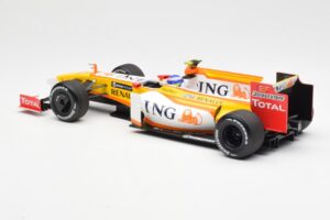 Renault F1 Team R29 #10 R. Grosjean F1 2009 Minichamps 1:18 150090108 Metal — zdjęcie 5 z 6