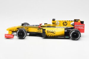 Renault R30 R. Kubica / V. Petrov F1 Showcar 2010 Minichamps 1:18 7711428831 Metal — zdjęcie 3 z 6