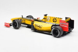 Renault R30 R. Kubica / V. Petrov F1 Showcar 2010 Minichamps 1:18 7711428831 Metal — zdjęcie 5 z 6