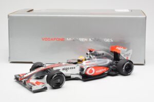McLaren MP4-24 #1 L. Hamilton 2009 Dealer Edition Minichamps 1:18 503091801 Metal — zdjęcie 6 z 6