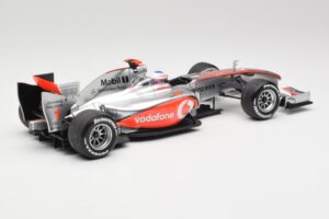 McLaren MP4-25 Vodafone #1 J. Button F1 2010 Minichamps 1:18 530101871-R1 Metal — zdjęcie 2 z 7