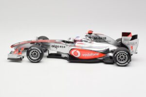McLaren MP4-25 Vodafone #1 J. Button F1 2010 Minichamps 1:18 530101871-R1 Metal — zdjęcie 3 z 7