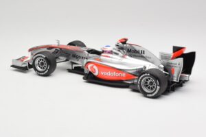 McLaren MP4-25 Vodafone #1 J. Button F1 2010 Minichamps 1:18 530101871-R1 Metal — zdjęcie 5 z 7