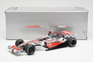 McLaren MP4-22 Mercedes #1 F. Alonso Presentation Valencia 2007 Minichamps 1:18 538071871 Metal — zdjęcie 6 z 6