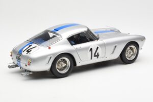 Ferrari 250 GT SWB #14 P. Noblet / J. Guichet Team Noblet 3rd Place 24 Hours of Le Mans 1961 CMC 1:18 M-079 Metal — zdjęcie 2 z 6