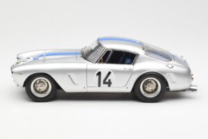Ferrari 250 GT SWB #14 P. Noblet / J. Guichet Team Noblet 3rd Place 24 Hours of Le Mans 1961 CMC 1:18 M-079 Metal — zdjęcie 3 z 6
