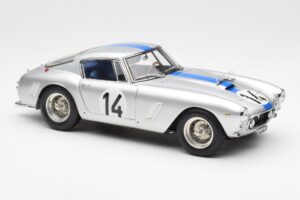 Ferrari 250 GT SWB #14 P. Noblet / J. Guichet Team Noblet 3rd Place 24 Hours of Le Mans 1961 CMC 1:18 M-079 Metal — zdjęcie 4 z 6