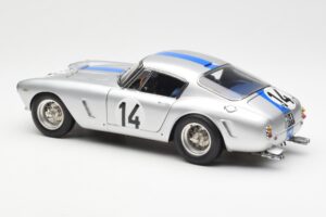 Ferrari 250 GT SWB #14 P. Noblet / J. Guichet Team Noblet 3rd Place 24 Hours of Le Mans 1961 CMC 1:18 M-079 Metal — zdjęcie 5 z 6