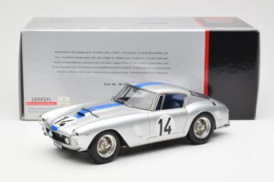 Ferrari 250 GT SWB #14 P. Noblet / J. Guichet Team Noblet 3rd Place 24 Hours of Le Mans 1961 CMC 1:18 M-079 Metal — zdjęcie 6 z 6