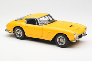 Ferrari 250 GT SWB Żółty CMC 1:18 M-054 Metal — zdjęcie 4 z 6