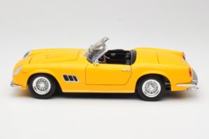 Ferrari 250 GT California Spider Żółty Hot Wheels 1:18 23905 Metal — zdjęcie 4 z 8