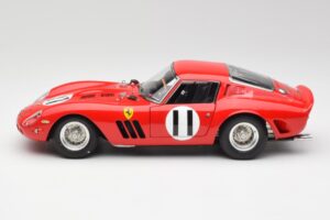 Ferrari 250 GTO #11 J. Surtees / M. Parkes Paris 1000km 1962 CMC 1:18 M-249 Metal — zdjęcie 3 z 6