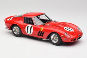 Ferrari 250 GTO #11 J. Surtees / M. Parkes Paris 1000km 1962 CMC 1:18 M-249 Metal — zdjęcie 4 z 6