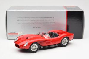 Ferrari 250 Testa Rossa Pontoon Fender Czerwony CMC 1:18 M-071 Metal — zdjęcie 6 z 6