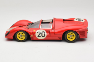 Ferrari 330 P4 #20 Czerwony 1967 Revell 1:18 48822-P1 Metal — zdjęcie 4 z 8