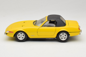 Ferrari 365 GTS/4 Daytona Kabriolet Żółty Techno Giodi 1:18 740028 Metal — zdjęcie 4 z 8