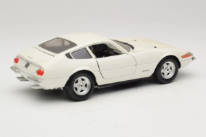 Ferrari 365 GTB/4 Daytona Berlina Biały Techno Giodi 1:18 74007 Metal — zdjęcie 3 z 8