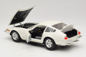 Ferrari 365 GTB/4 Daytona Berlina Biały Techno Giodi 1:18 74007 Metal — zdjęcie 5 z 8