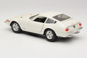 Ferrari 365 GTB/4 Daytona Berlina Biały Techno Giodi 1:18 74007 Metal — zdjęcie 7 z 8