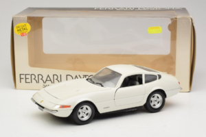 Ferrari 365 GTB/4 Daytona Berlina Biały Techno Giodi 1:18 74007 Metal — zdjęcie 8 z 8
