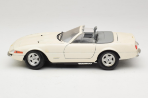Ferrari 365 GTS/4 Spider Biały Techno Giodi 1:18 40028 Metal — zdjęcie 4 z 8