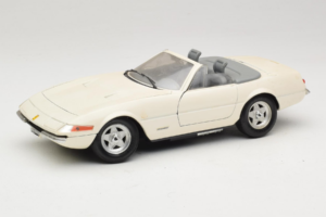 Ferrari 365 GTS/4 Spider Biały Techno Giodi 1:18 40028 Metal