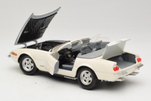 Ferrari 365 GTS/4 Spider Biały Techno Giodi 1:18 40028 Metal — zdjęcie 5 z 8