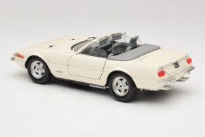 Ferrari 365 GTS/4 Spider Biały Techno Giodi 1:18 40028 Metal — zdjęcie 7 z 8
