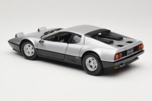 Ferrari 512BB Srebrny Kyosho 1:18 08171S Metal — zdjęcie 7 z 8