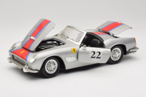 Ferrari California #22 Srebrny Czerwony Pasek 1966 Tonka 1:18 01109-S2 Metal — zdjęcie 2 z 8