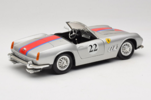 Ferrari California #22 Srebrny Czerwony Pasek 1966 Tonka 1:18 01109-S2 Metal — zdjęcie 3 z 8