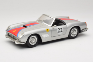 Ferrari California #22 Srebrny Czerwony Pasek 1966 Tonka 1:18 01109-S2 Metal