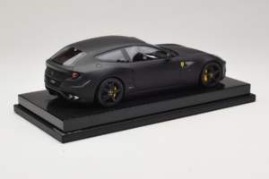 Ferrari FF Matte Black MR Collection 1:18 FERR04CAL Żywica — zdjęcie 3 z 7