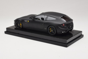 Ferrari FF Matte Black MR Collection 1:18 FERR04CAL Żywica — zdjęcie 5 z 7