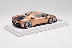 Ferrari SF90 Novitec Złoty Srebrny Pasek IVY 1:18 REMC028 Żywica — zdjęcie 3 z 7