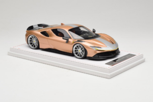 Ferrari SF90 Novitec Złoty Srebrny Pasek IVY 1:18 REMC028 Żywica — zdjęcie 4 z 7